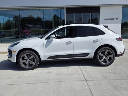 2026 Porsche Macan Base