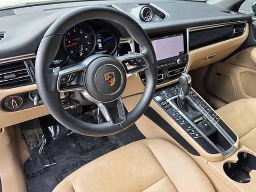 2021 Porsche Macan Base