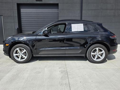 2021 Porsche Macan Base