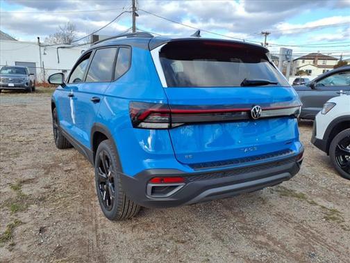 2025 Volkswagen Taos 1.5T SE Black
