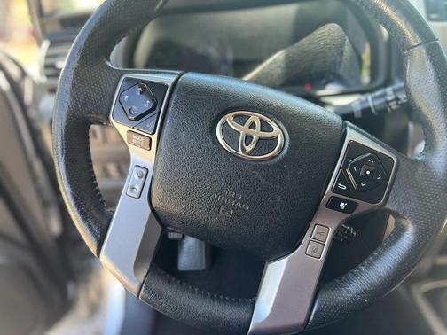 Classic Silver Metallic 2020 Toyota 4Runner SR5 Sport Utility 4D