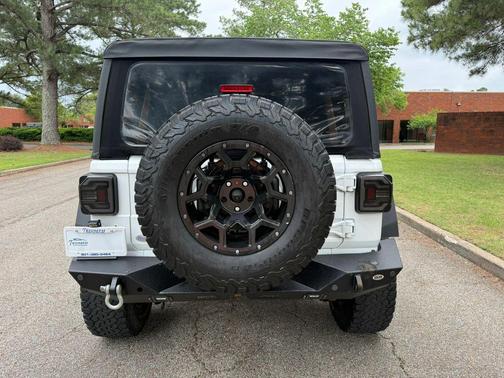 Bright White Clearcoat 2018 Jeep Wrangler Unlimited Sport