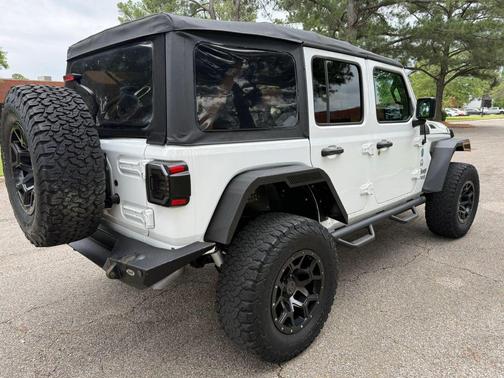 Bright White Clearcoat 2018 Jeep Wrangler Unlimited Sport