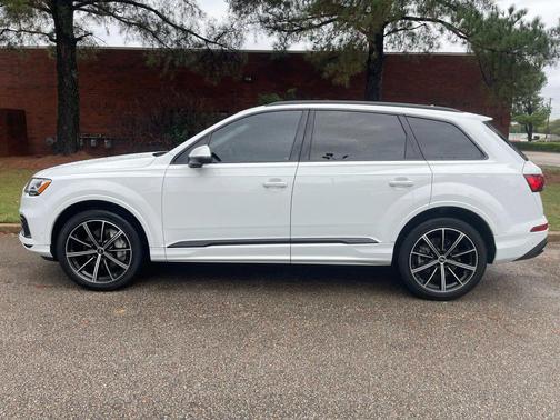 2021 Audi Q7 55 Premium Plus