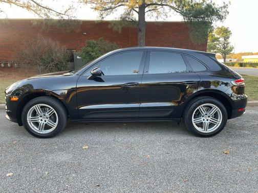 2020 Porsche Macan Sport Utility 4D