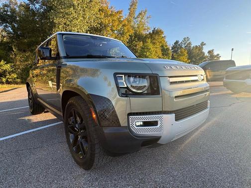 2020 Land Rover Defender 110 SE