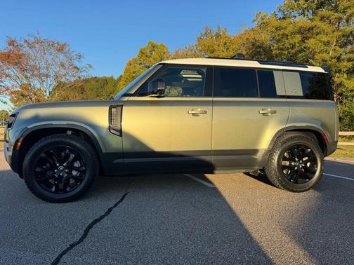 2020 Land Rover Defender 110 SE