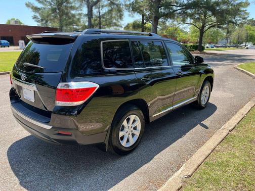 2013 Toyota Highlander SE