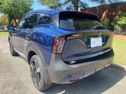 Deep Blue Pearl 2025 Nissan Kicks SR