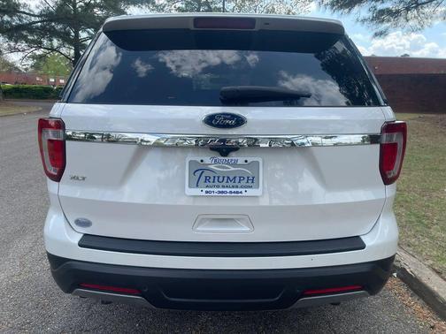 White Platinum Metallic Tri-Coat 2019 Ford Explorer XLT