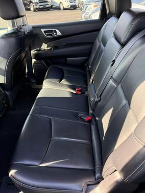 2017 Nissan Pathfinder SL