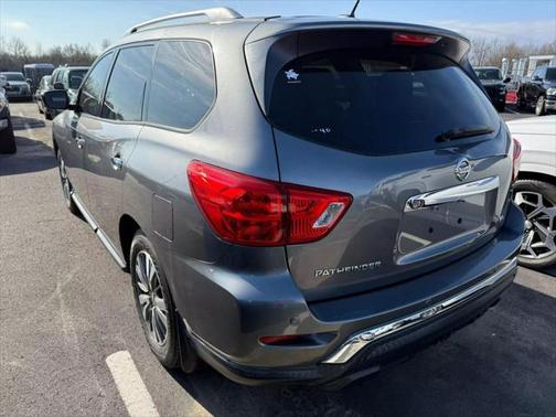 2017 Nissan Pathfinder SL