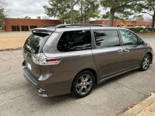 2017 Toyota Sienna SE