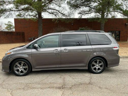 2017 Toyota Sienna SE