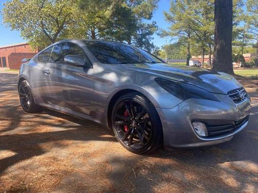 Photo 2 of 28 of 2010 Hyundai Genesis Coupe 3.8 Track