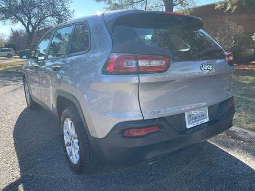 2017 Jeep Cherokee Sport