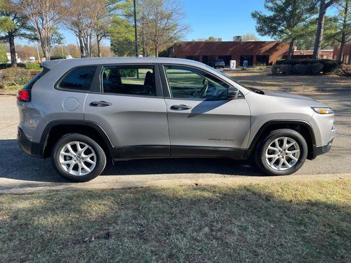2017 Jeep Cherokee Sport