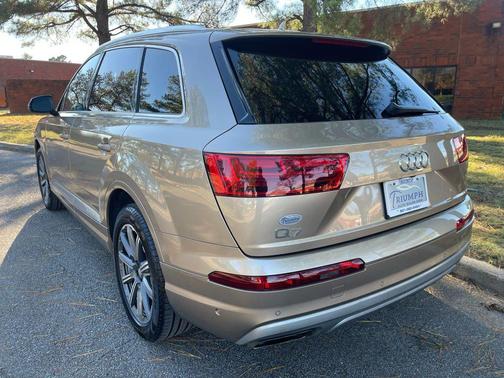 2019 Audi Q7 45 Premium Plus