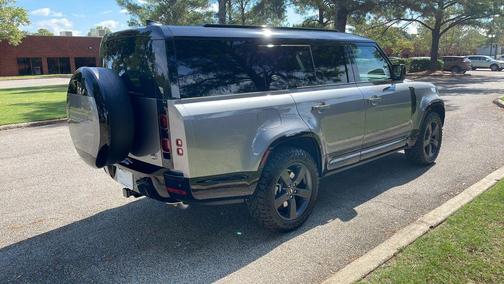 2023 Land Rover Defender 130 X-Dynamic SE