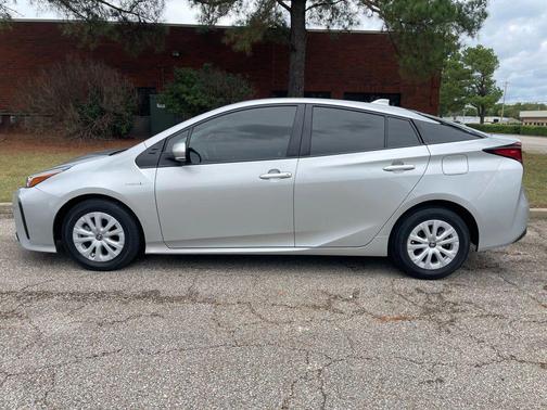 2020 Toyota Prius XLE