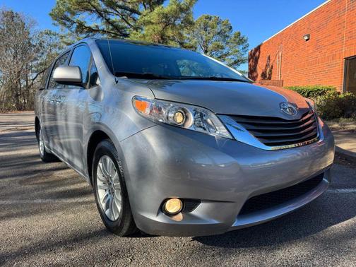 2014 Toyota Sienna XLE