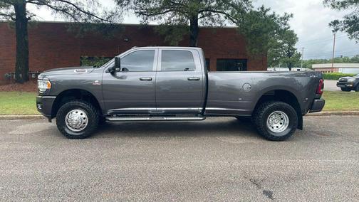 Granite Crystal Metallic Clearcoat 2022 RAM 3500 Big Horn Crew Cab 4x4 8' Box