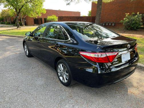Midnight Black Metallic 2016 Toyota Camry SE