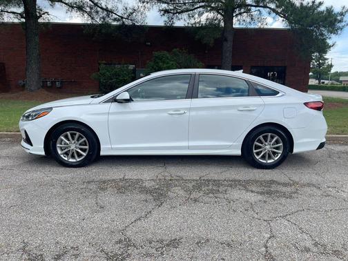 Quartz White Pearl 2018 Hyundai SONATA SE