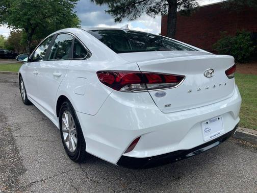 Quartz White Pearl 2018 Hyundai SONATA SE