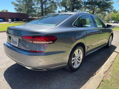 Platinum Gray Metallic 2020 Volkswagen Passat 2.0T SE