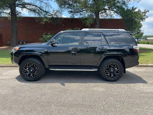 Midnight Black Metallic 2018 Toyota 4Runner SR5 Premium
