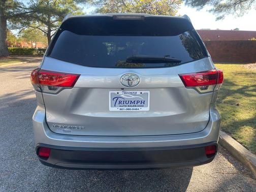 2019 Toyota Highlander LE I4