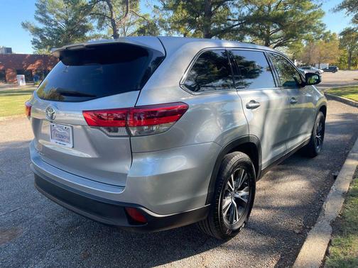 2019 Toyota Highlander LE I4