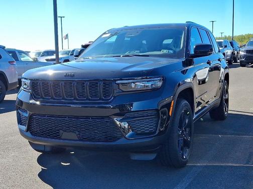 2025 Jeep Grand Cherokee Laredo