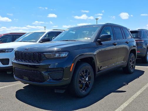 2025 Jeep Grand Cherokee Laredo
