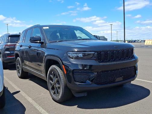2025 Jeep Grand Cherokee Laredo