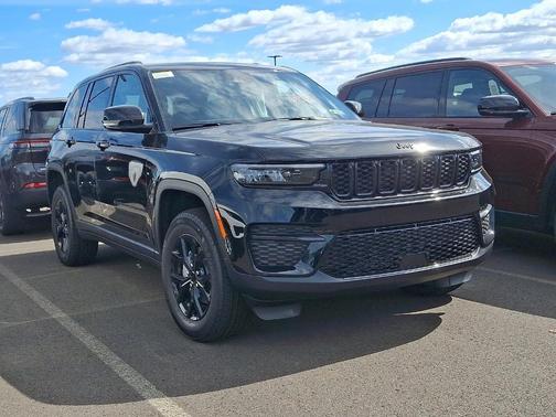 2025 Jeep Grand Cherokee Laredo