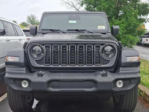 Black Clearcoat 2026 Jeep Wrangler Sport