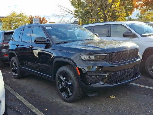 2025 Jeep Grand Cherokee Laredo