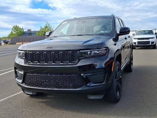 2025 Jeep Grand Cherokee Laredo