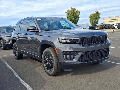 2025 Jeep Grand Cherokee Laredo