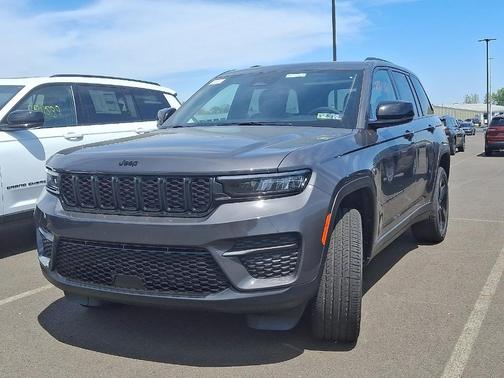 2025 Jeep Grand Cherokee Laredo