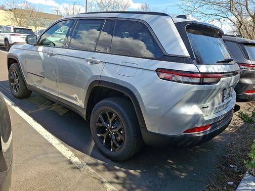 Silver Zynith 2026 Jeep Grand Cherokee Altitude 4x4
