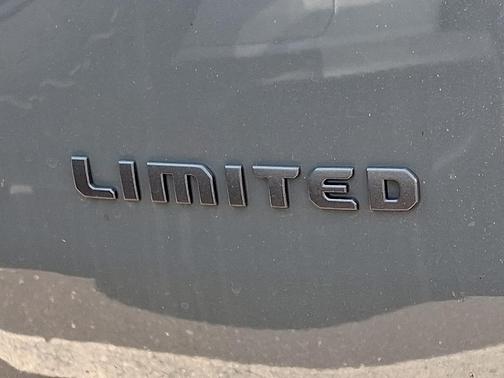 Sting Gray Clearcoat 2026 Jeep Cherokee LAREDO/LIMITED