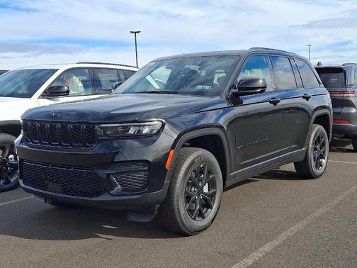 2025 Jeep Grand Cherokee Laredo