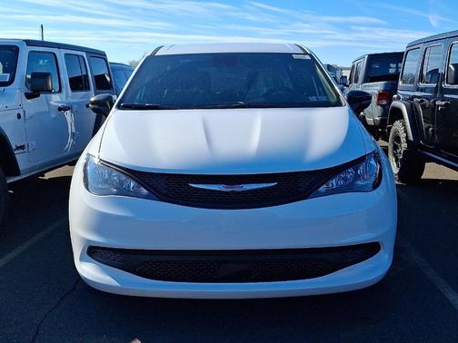 2026 Chrysler Voyager LX