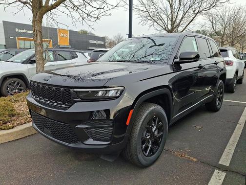2025 Jeep Grand Cherokee Laredo