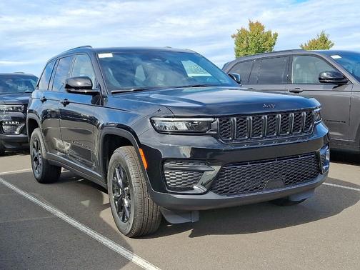 2025 Jeep Grand Cherokee Laredo