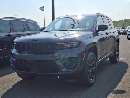 2025 Jeep Grand Cherokee Laredo