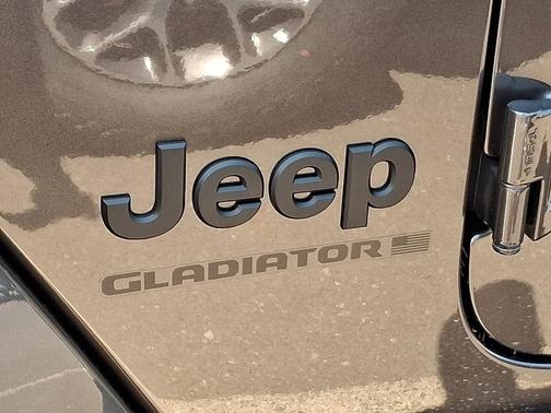 2025 Jeep Gladiator Sport